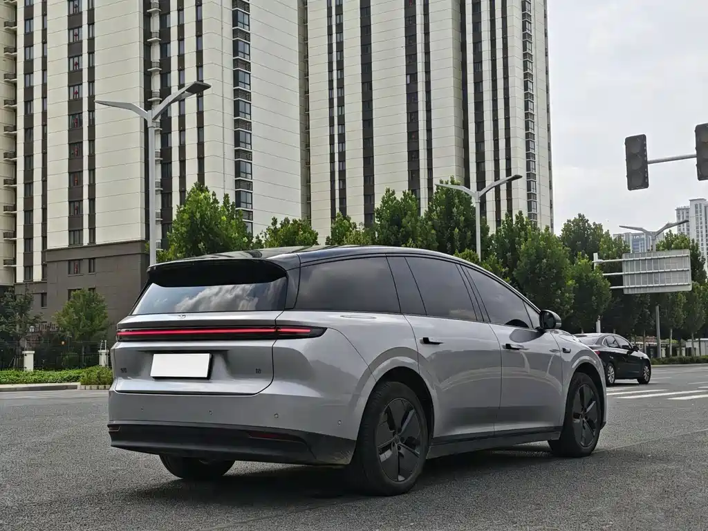 Li Auto i8 2025 — фото 8