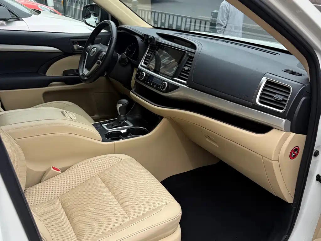 Toyota Highlander 2018 — фото 12