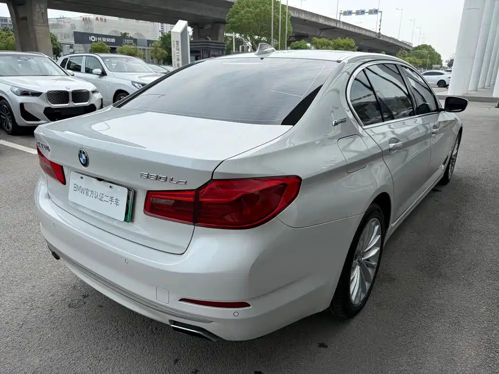 BMW 5 Series New Energy 2019 — фото 11