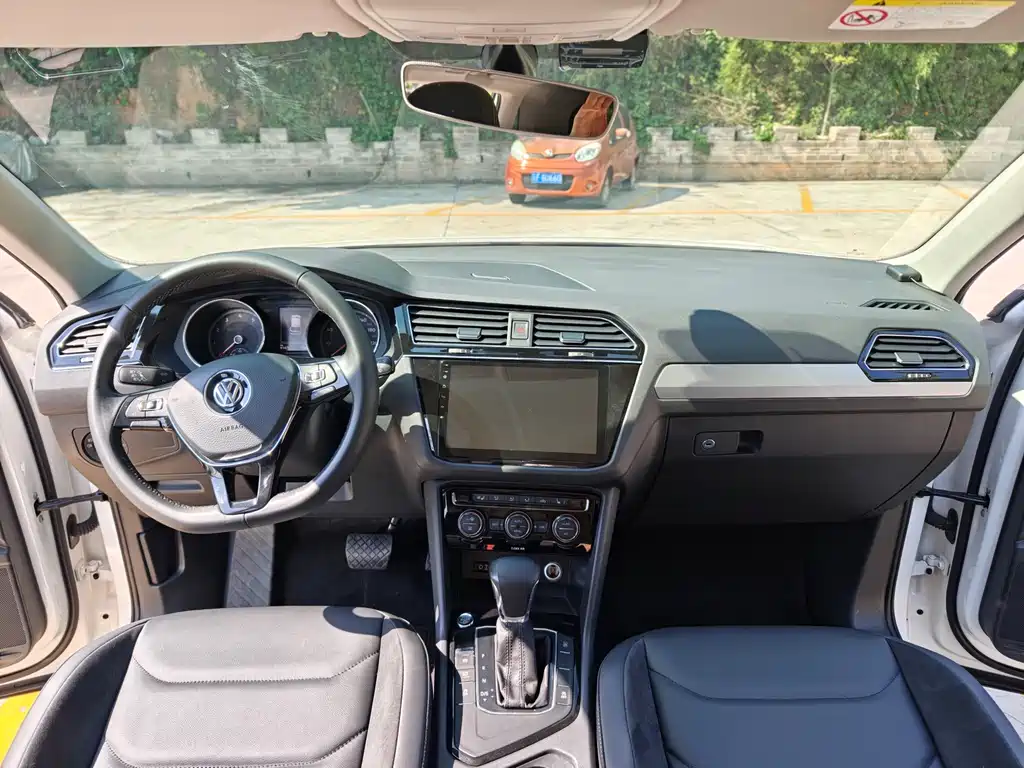 Volkswagen Tiguan L 2017 — фото 18