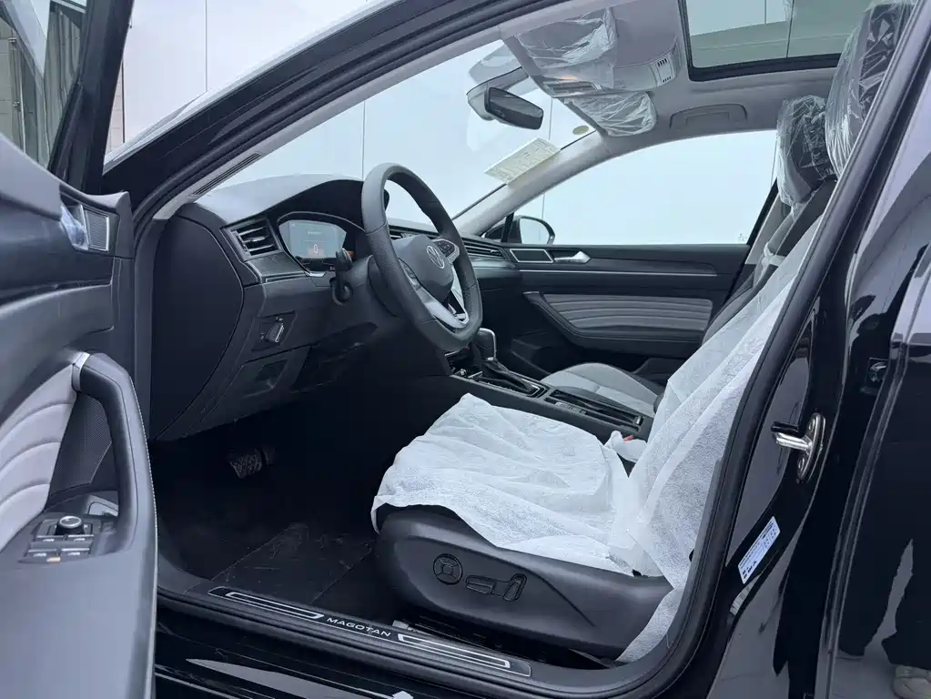 Volkswagen Magotan 2025