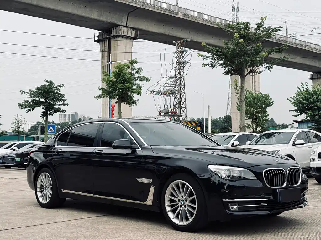 BMW 7 Series 2015 — фото 3