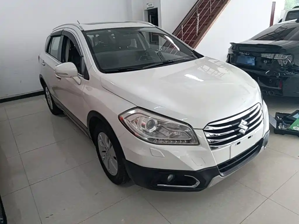 Suzuki S-Cross 2015