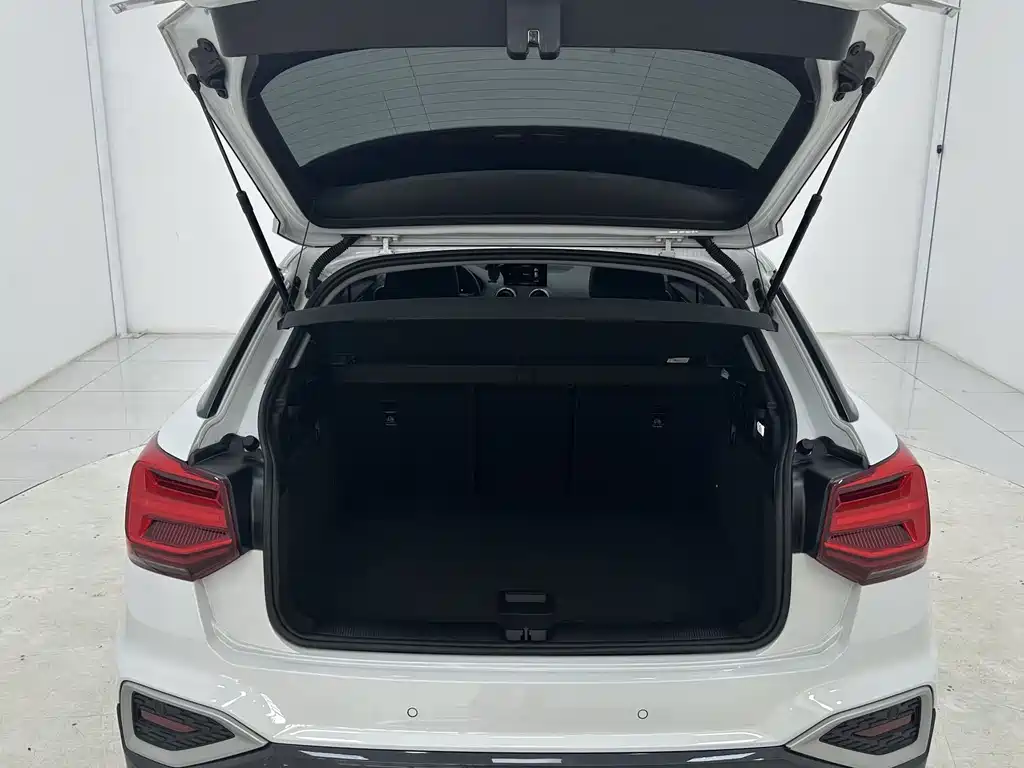 Audi Q2L 2023 — фото 15