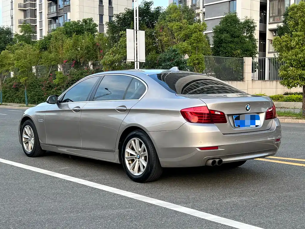 BMW 5 Series 2016 — фото 9