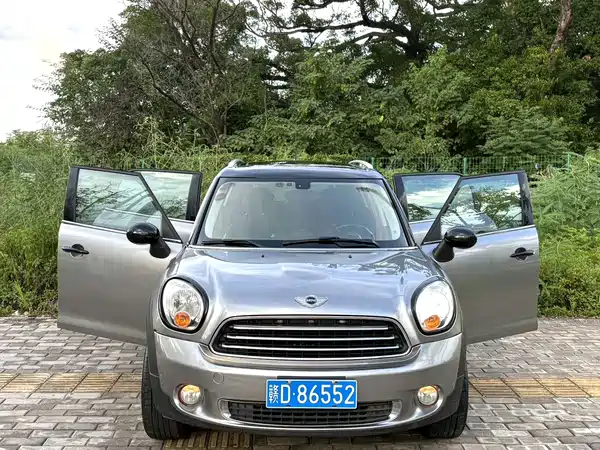 MINI MINI 2012