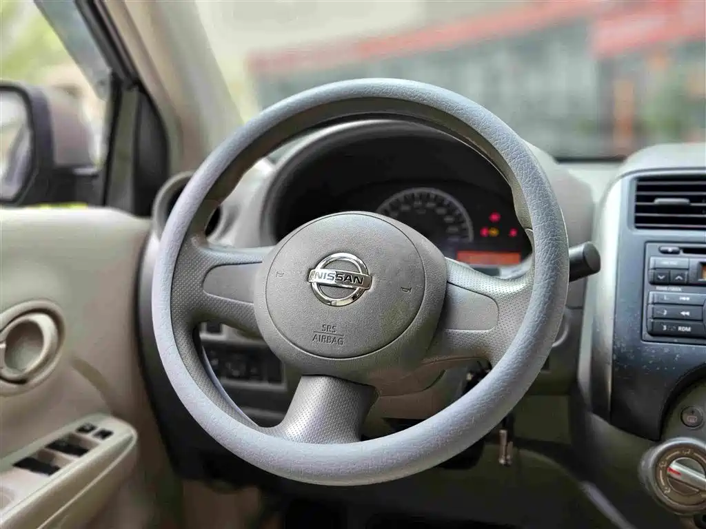 Nissan Sunny 2012 — фото 13