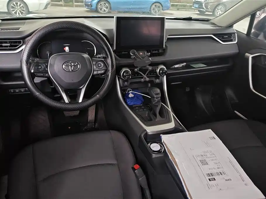 Toyota RAV4 2021 — фото 12