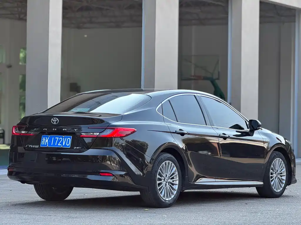 Toyota Camry 2025 — фото 4