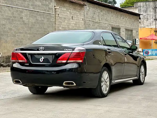 Toyota Crown 2012