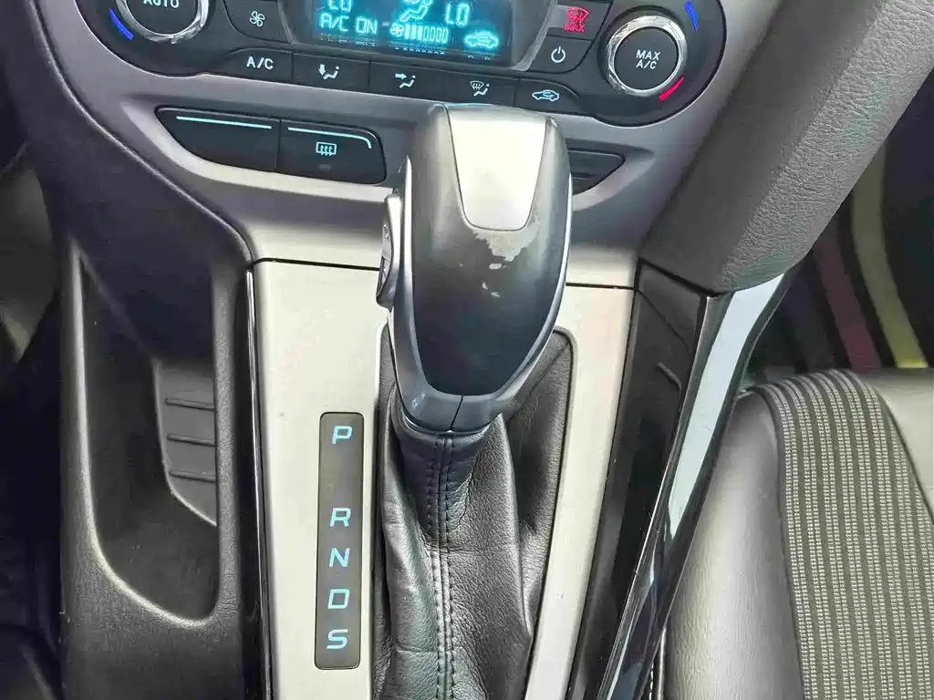 Ford Focus 2015 — фото 15