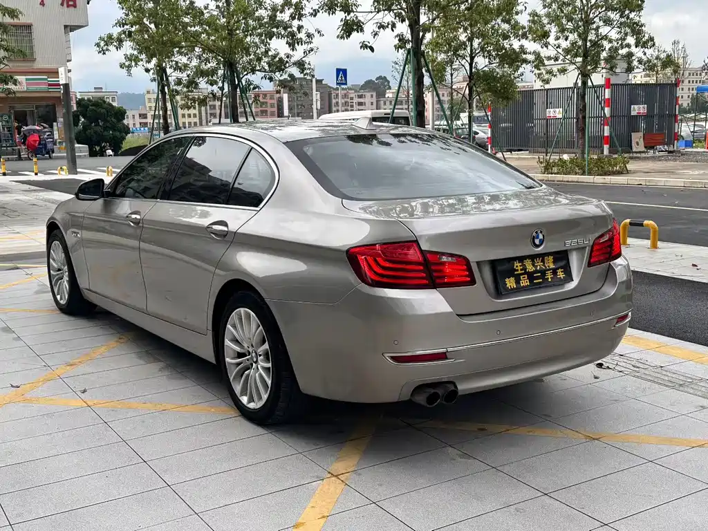 BMW 5 Series 2016 — фото 9