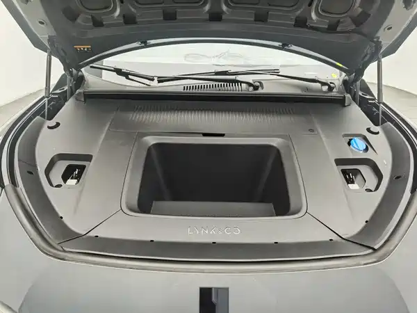 Lynk & Co Z20 2024