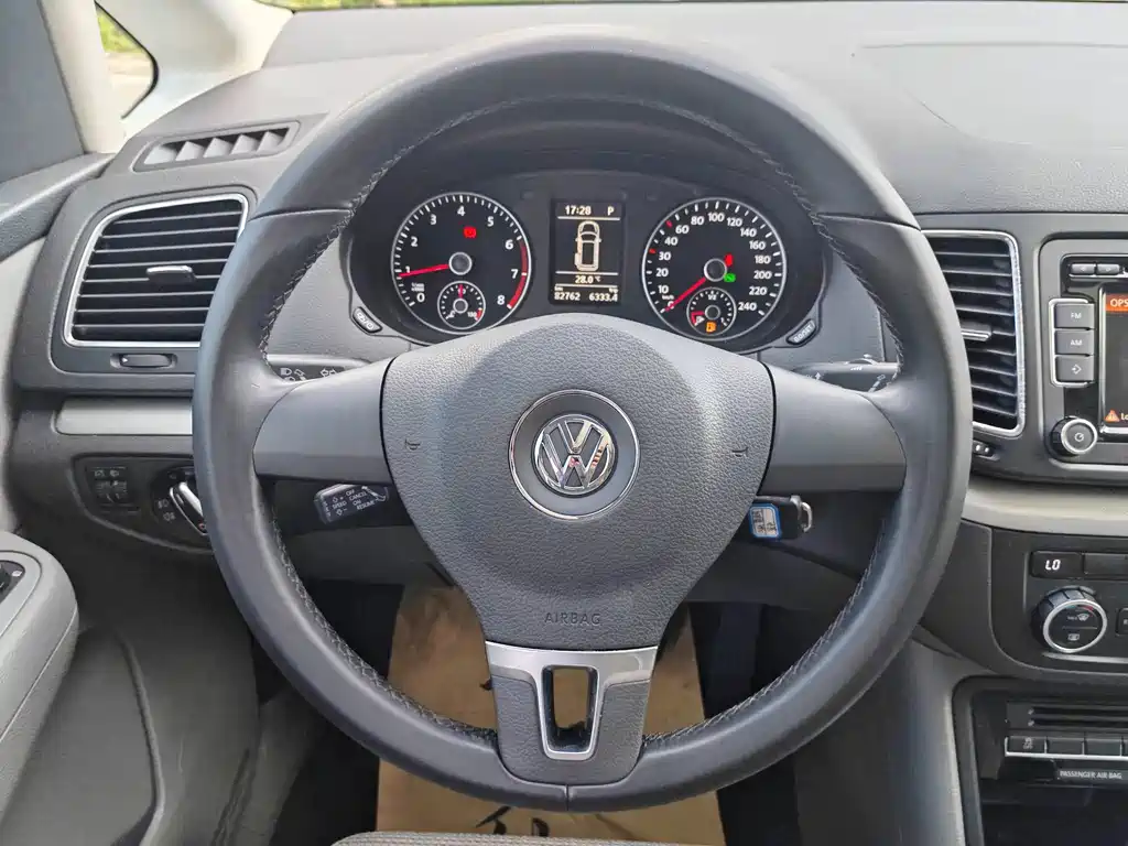 Volkswagen Sharan 2015 — фото 16