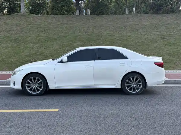Toyota Reiz 2013