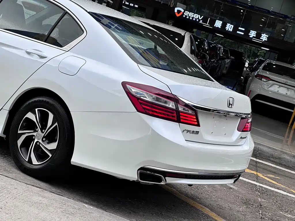 Honda Accord 2017 — фото 10