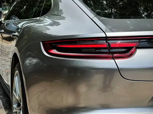 Porsche Panamera 2021