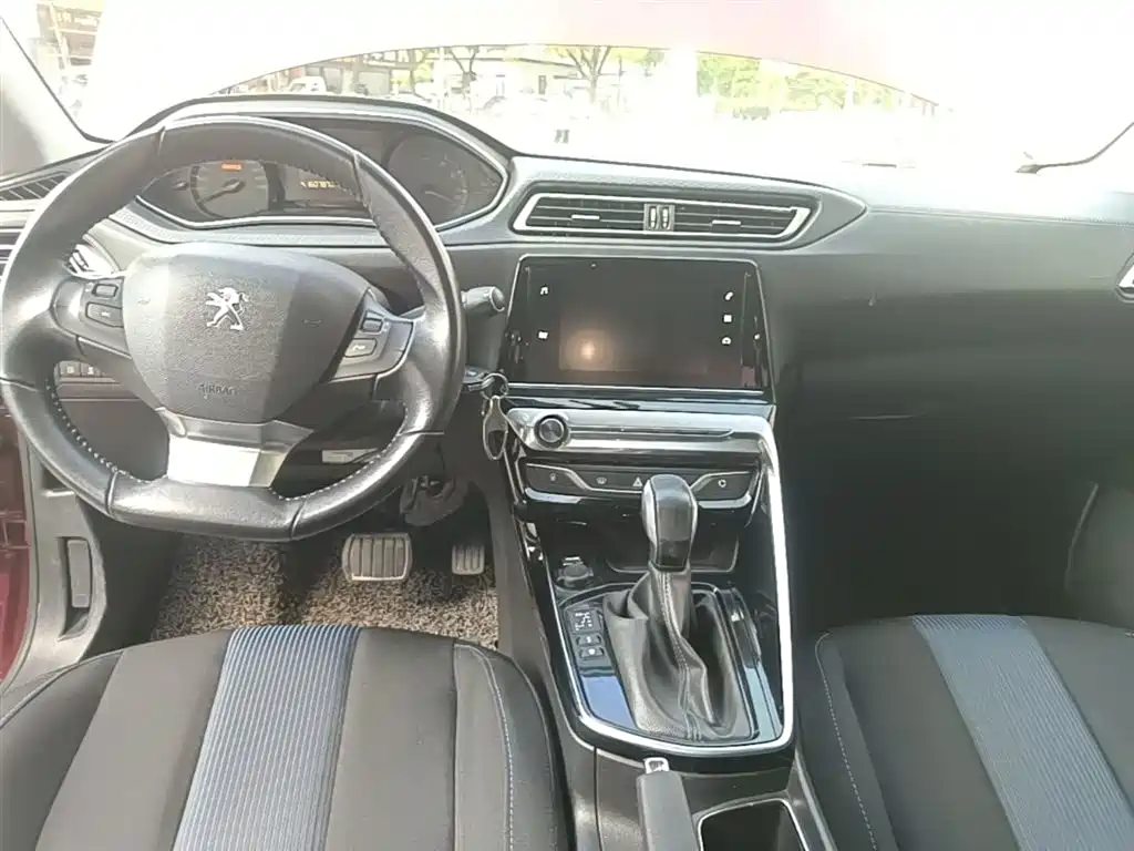 Peugeot 308 2018 — фото 13