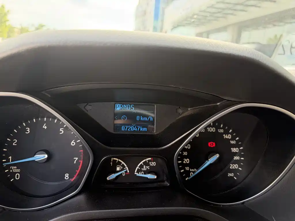 Ford Focus 2015 — фото 12