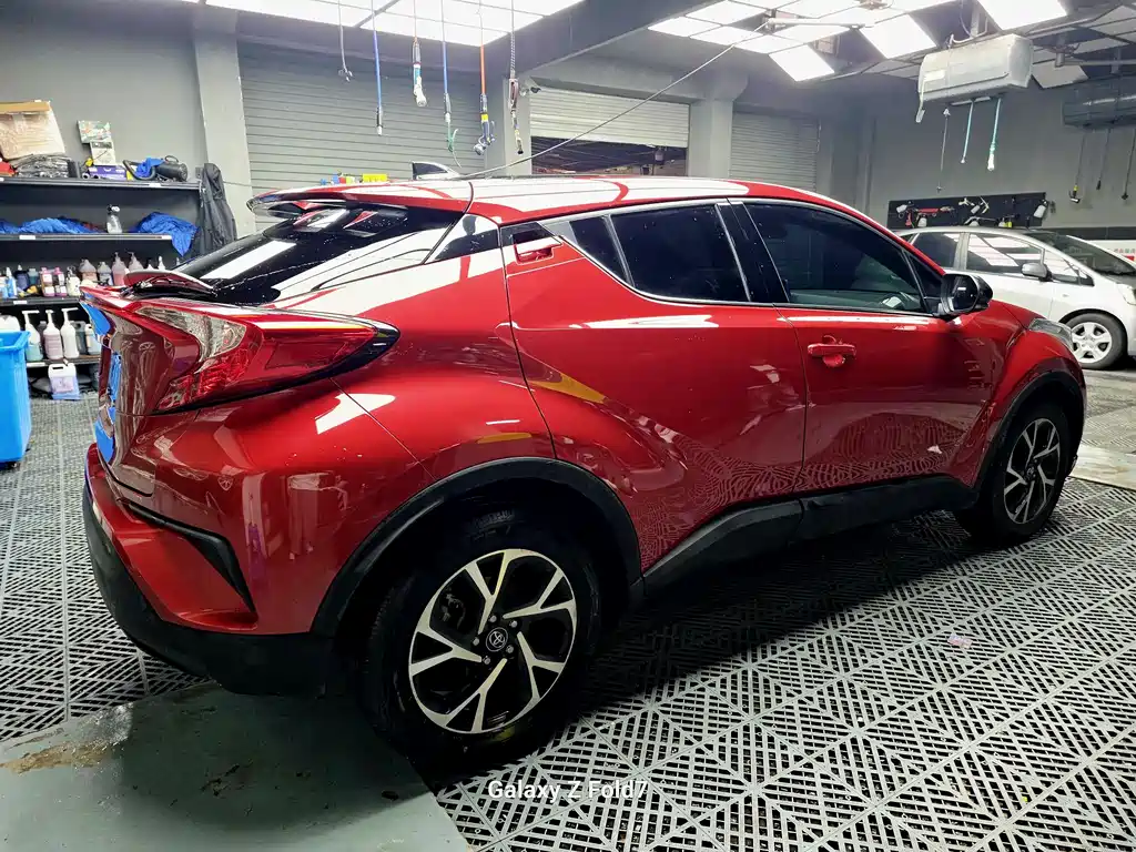 Toyota C-HR 2019 — фото 3