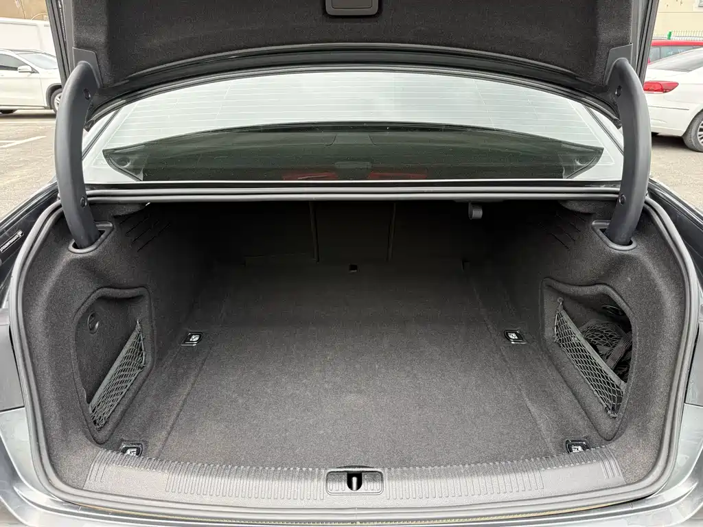 Audi A4L 2023 — фото 24
