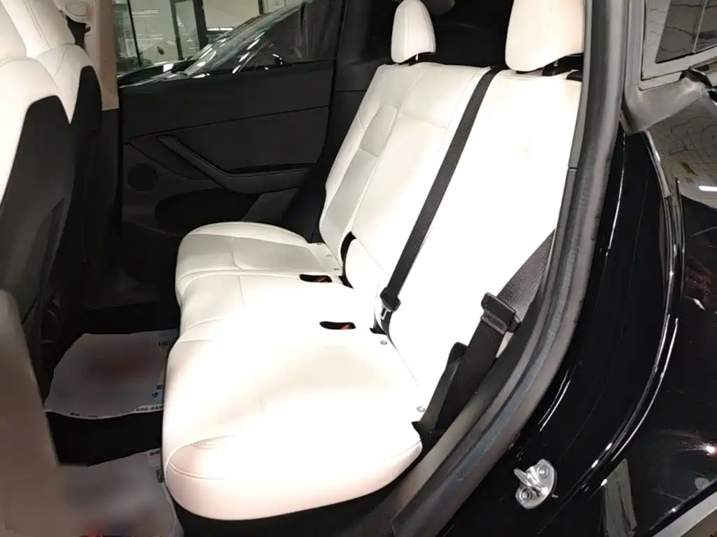 Tesla Model Y 2023 — фото 17