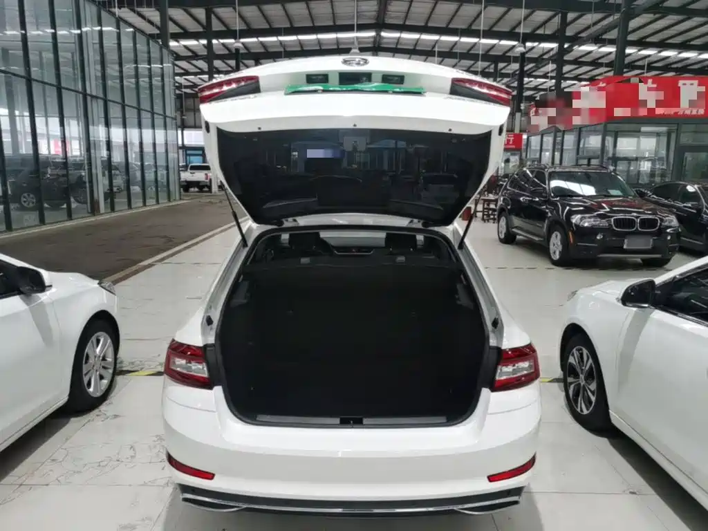 Skoda Octavia 2018 — фото 19