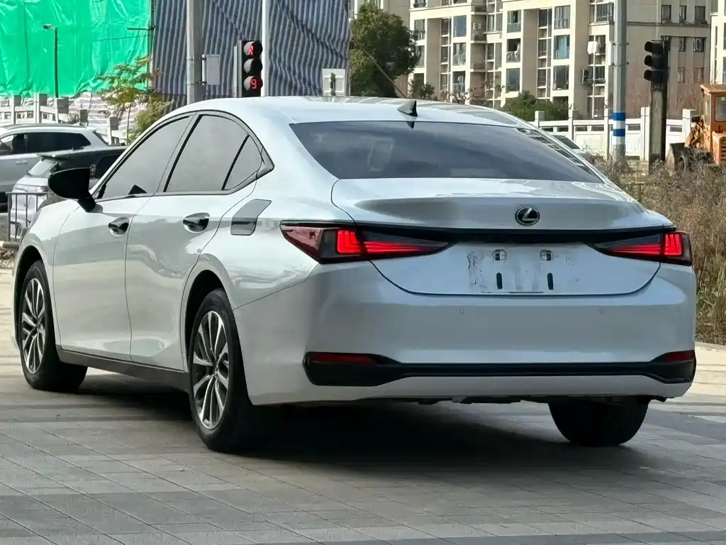 Lexus ES 2024 — фото 9