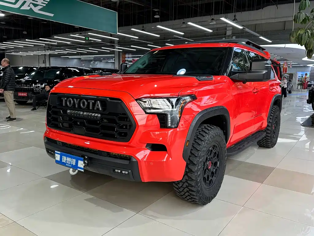 Toyota Sequoia 2023 — фото 1