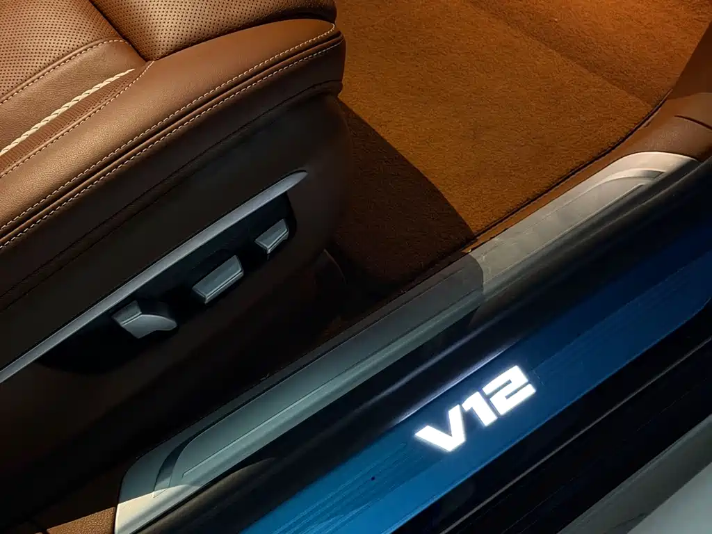 BMW 7 Series 2018 — фото 11