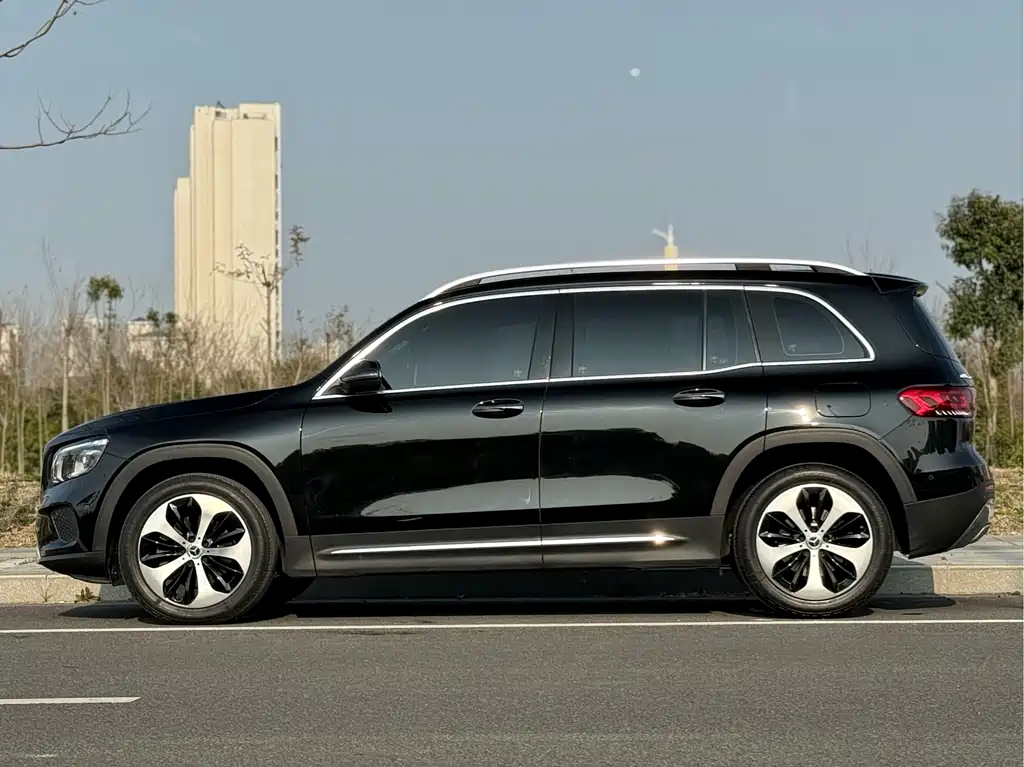 Mercedes-Benz GLB 2023 — фото 4