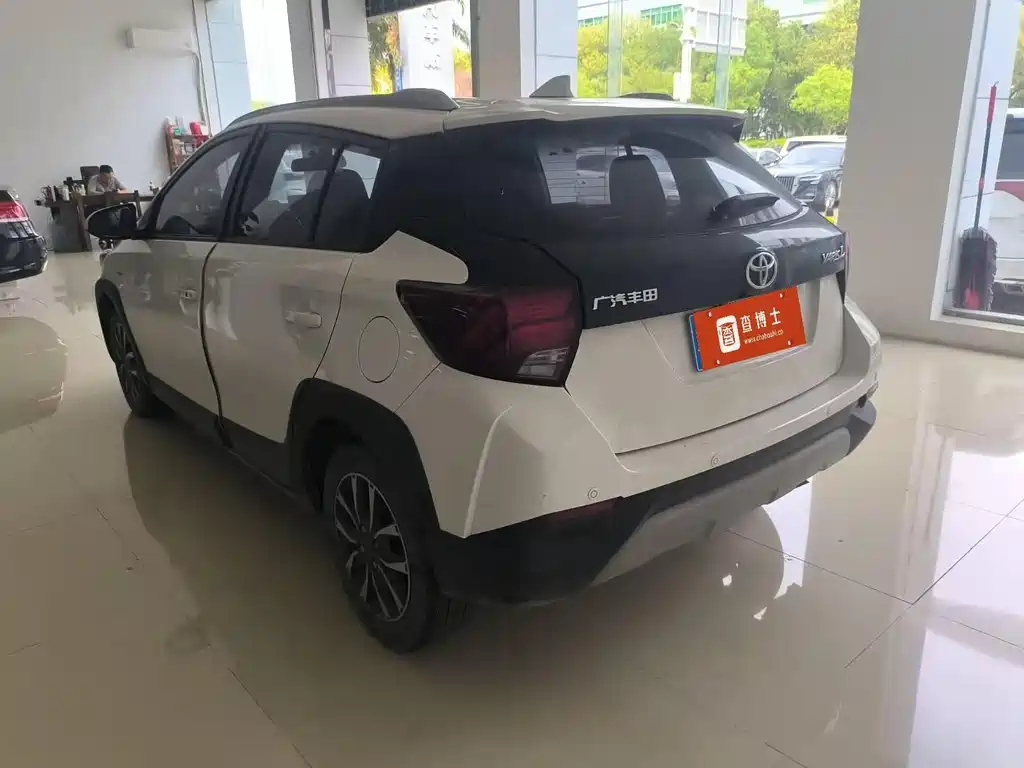 Toyota Yaris L 2023 — фото 6