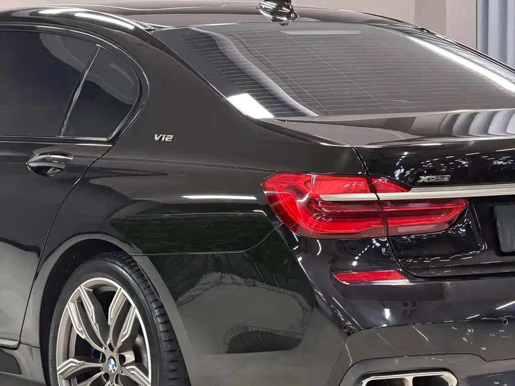 BMW 7 Series 2018 — фото 19