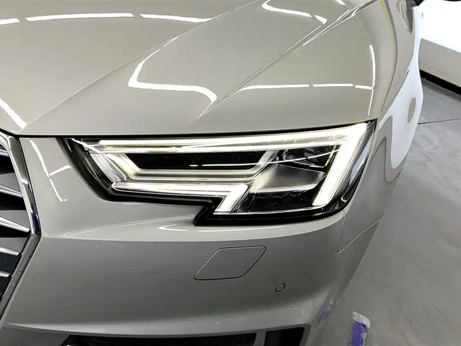 Audi A4L 2018
