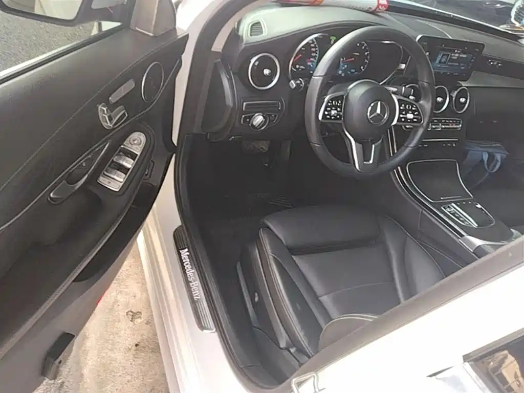 Mercedes-Benz C-Class 2019 — фото 16