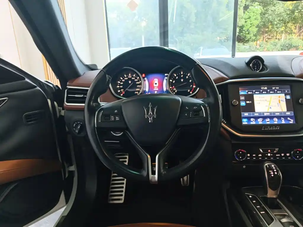 Maserati Ghibli 2014 — фото 11