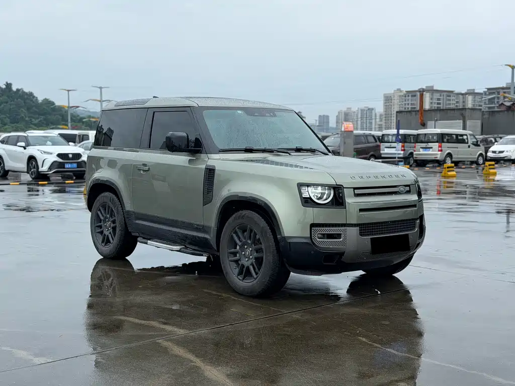 Land Rover Defender 2021