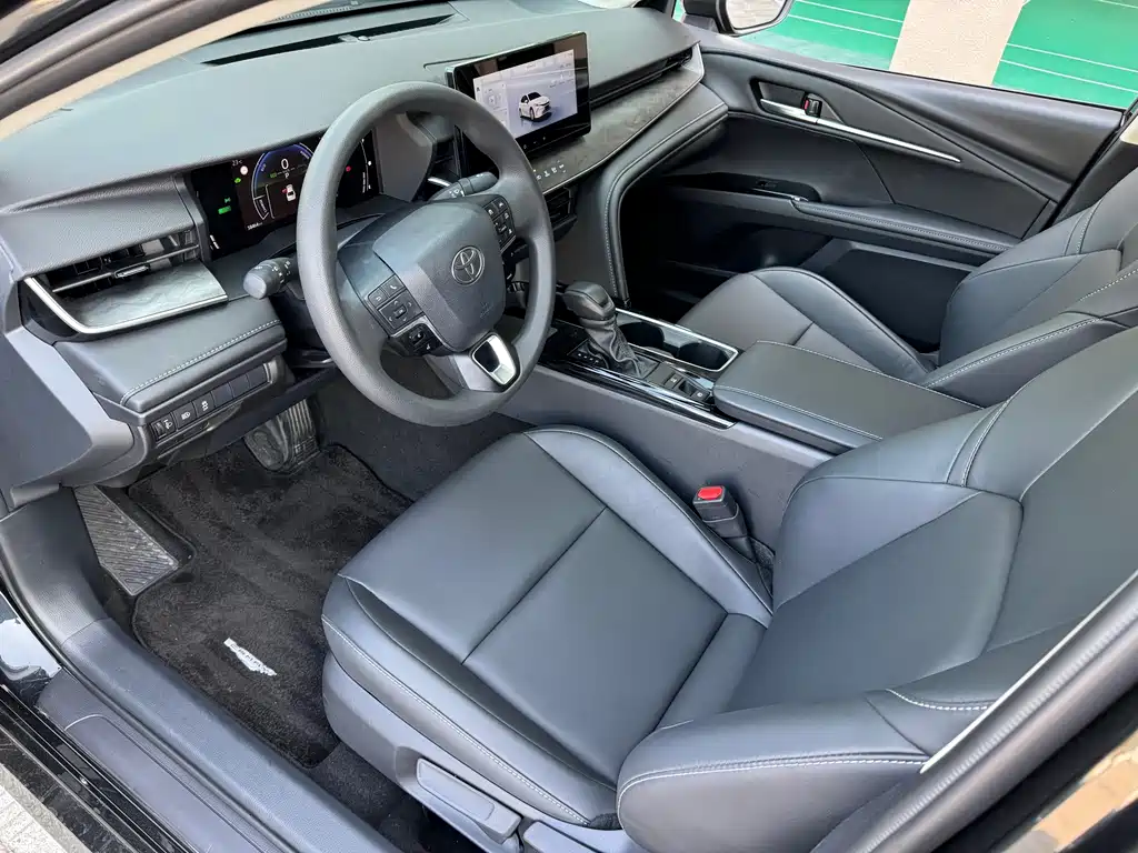Toyota Camry 2025 — фото 8
