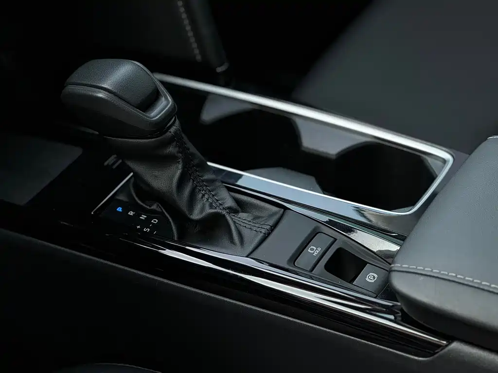 Toyota Camry 2025 — фото 12