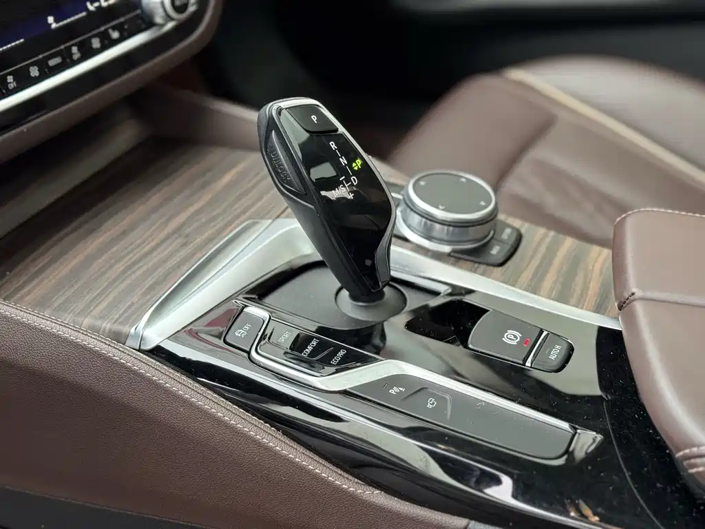 BMW 5 Series 2020 — фото 17