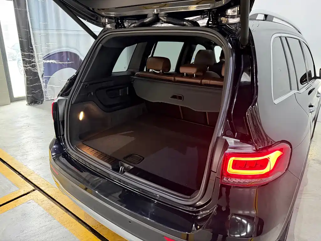 Mercedes-Benz GLB 2023