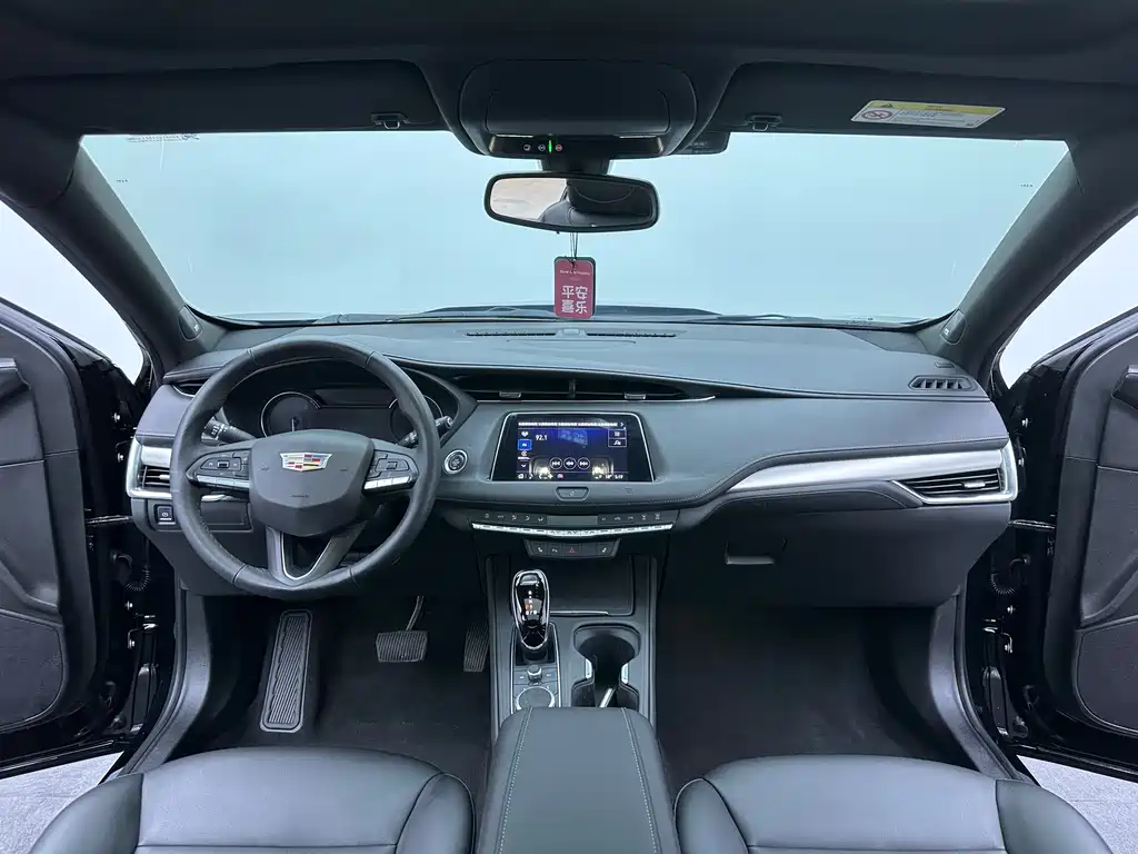 Cadillac XT4 2021 — фото 12