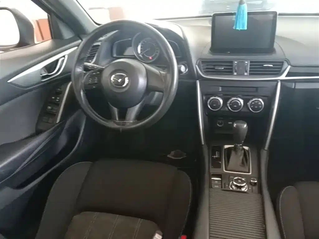 Mazda CX-4 2017 — фото 17