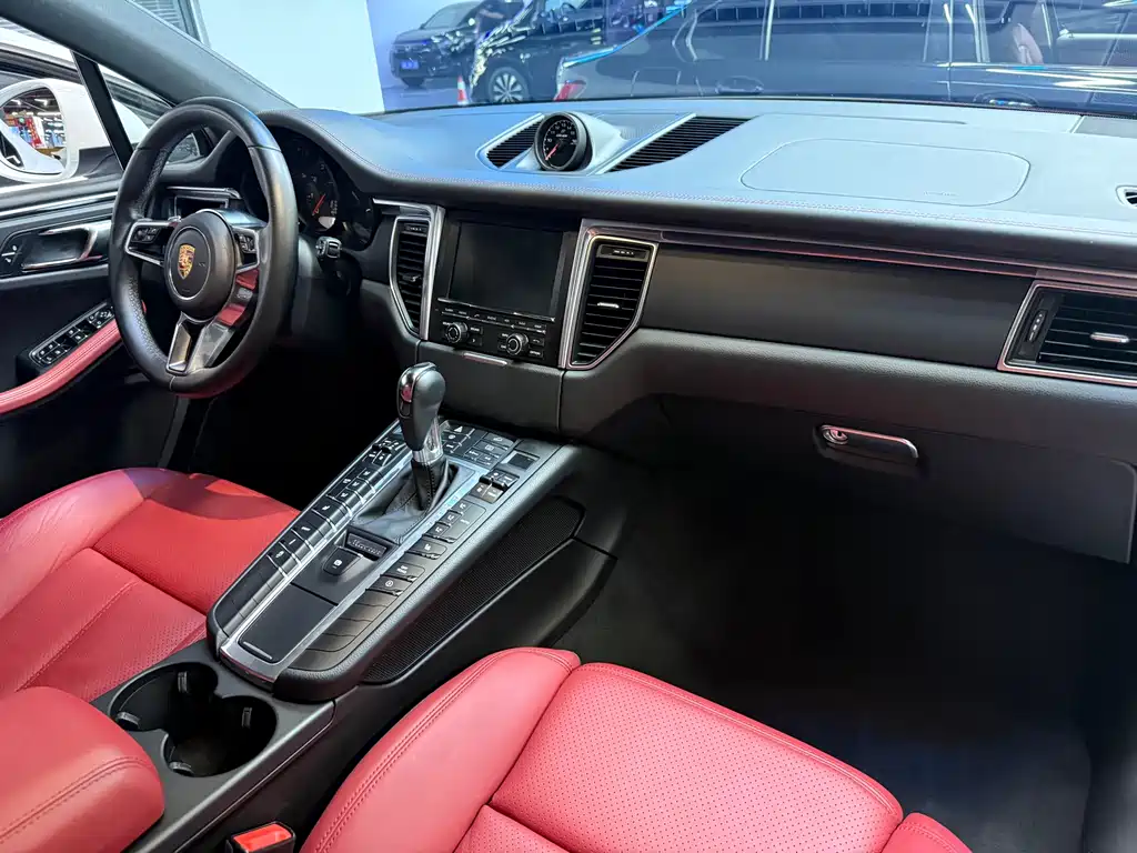 Porsche Macan 2015 — фото 13
