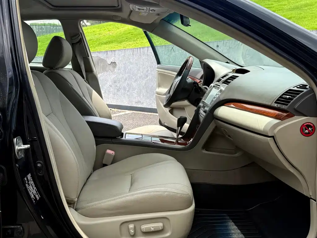 Toyota Camry 2014 — фото 11