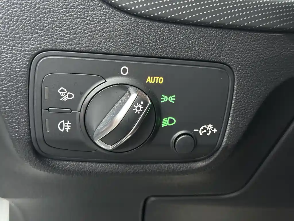 Audi Q2L 2023 — фото 14