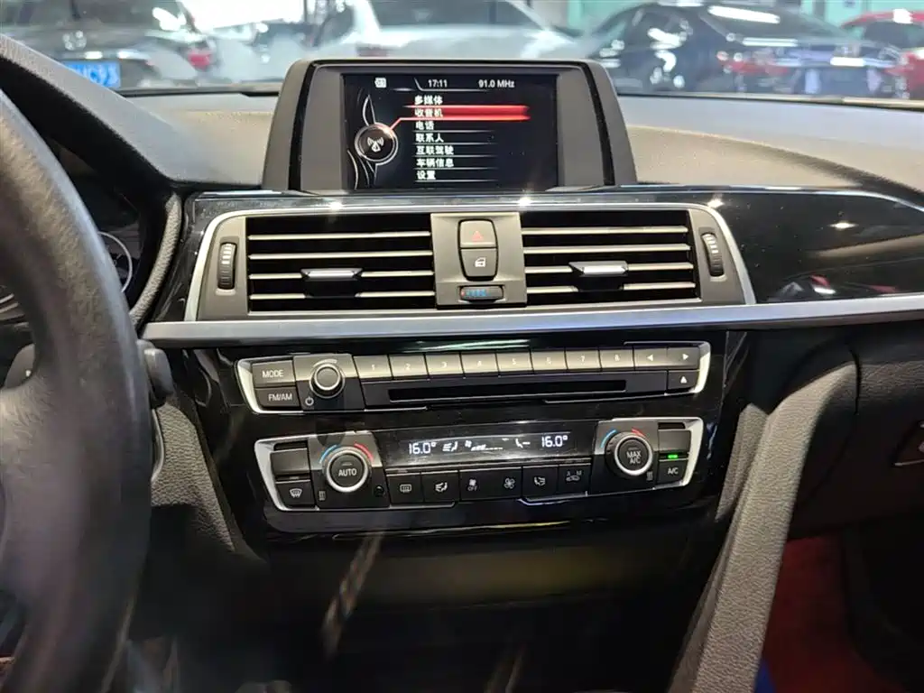 BMW 3 Series 2017 — фото 13