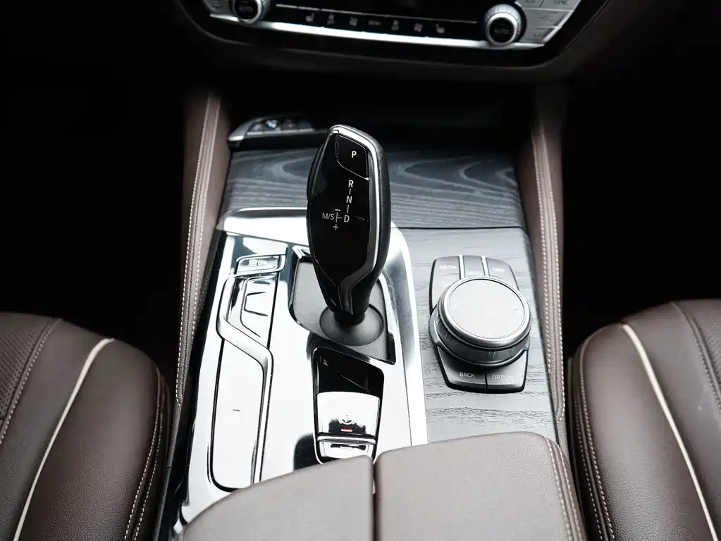 BMW 5 Series 2021 — фото 14