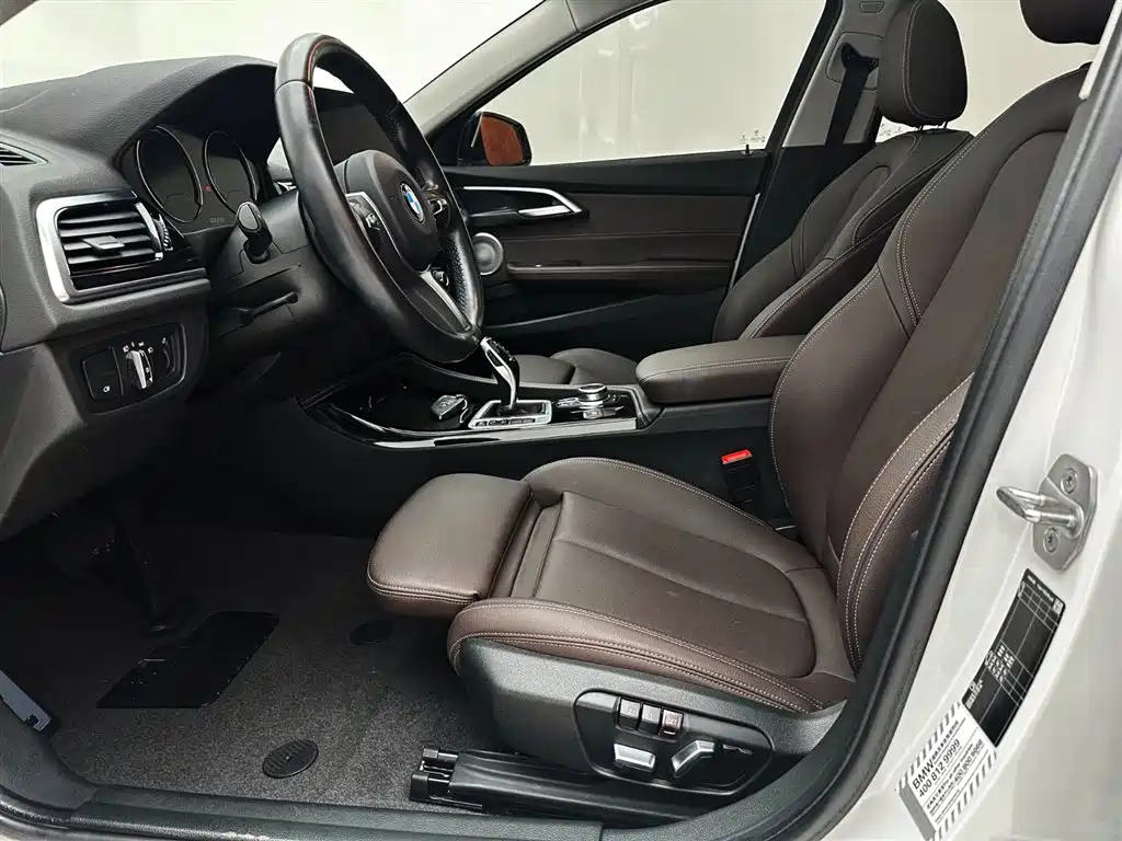 BMW 1 Series 2021 — фото 19