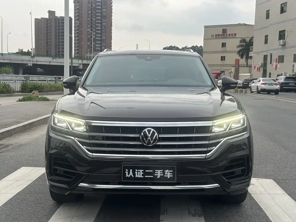 Volkswagen Touareg 2023 — фото 2